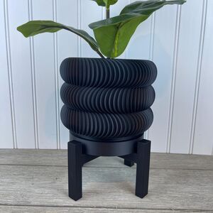 The Maro Planter Pot, Flower Pot, Indoor Planter w/ Drainage Holes